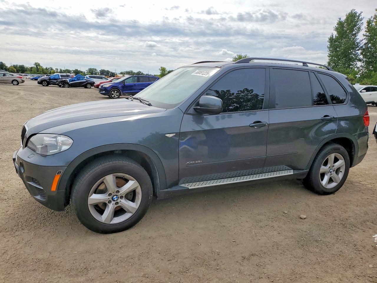 2012 BMW X5 xDrive35i — Front 3/4
