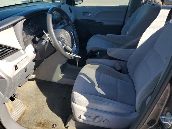 2015 TOYOTA SIENNA — DENT