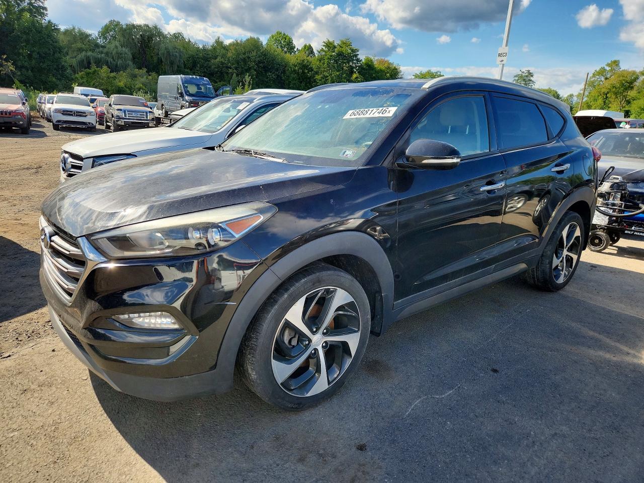 2016 HYUNDAI TUCSON — Front 3/4