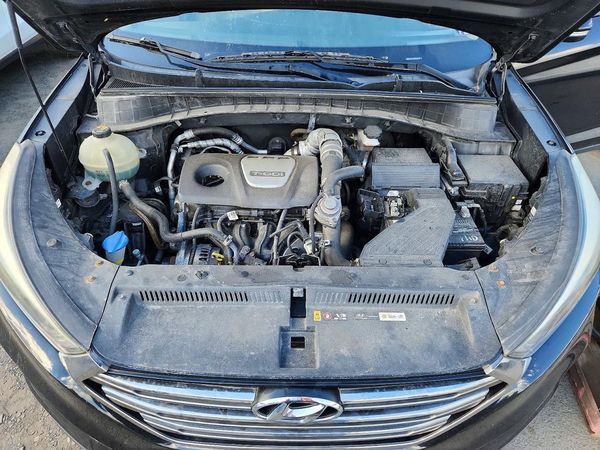 2016 HYUNDAI TUCSON — Engine bay