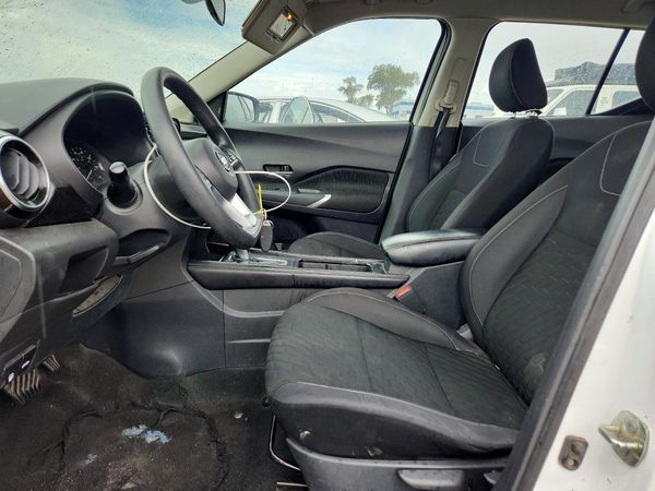2021 NISSAN KICKS — DENT