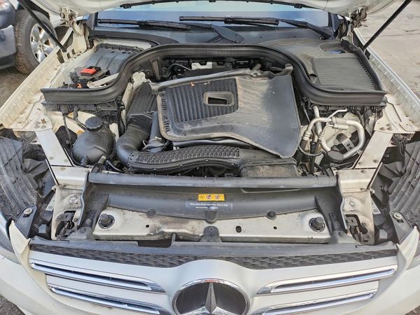 2019 MERCEDES-BENZ GLC GLC 300-4M — Engine bay