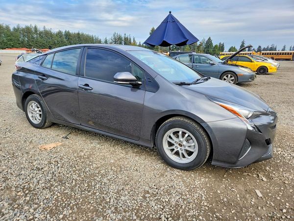 2016 TOYOTA PRIUS — Passenger 3/4