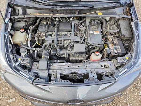 2016 TOYOTA PRIUS — Engine bay