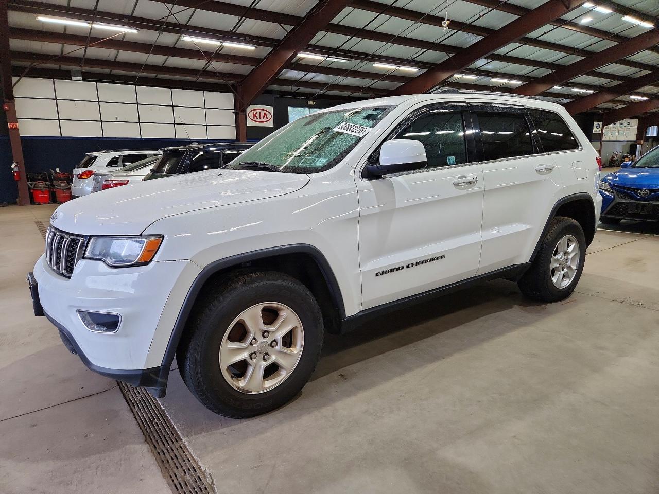 2017 JEEP CHEROKEE Laredo — Front 3/4