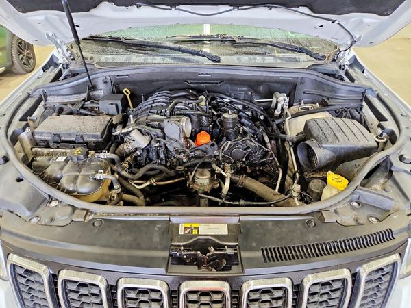 2017 JEEP CHEROKEE Laredo — Engine bay