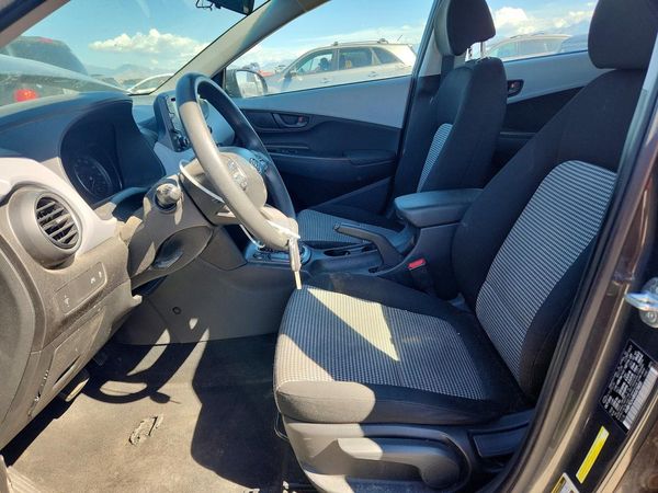 2021 HYUNDAI KONA SE — DENT