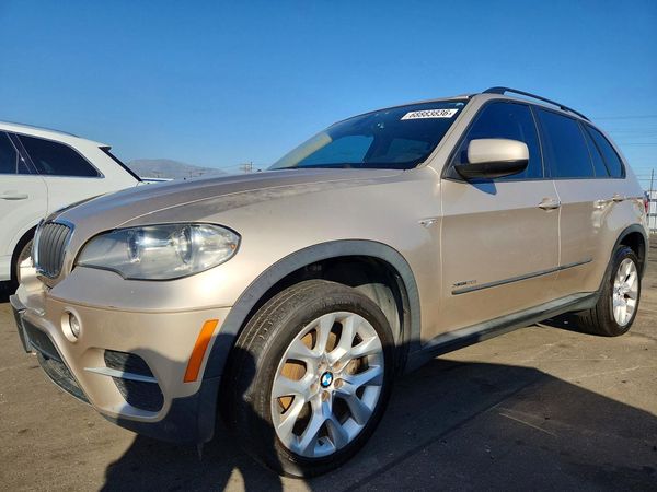 2013 BMW X5 xDrive35i — Front 3/4
