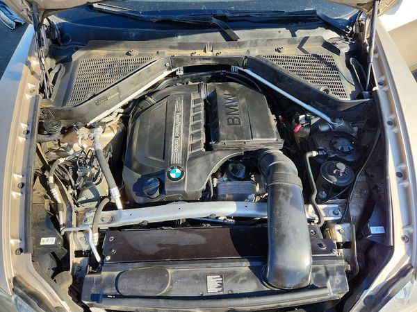 2013 BMW X5 xDrive35i — Engine bay