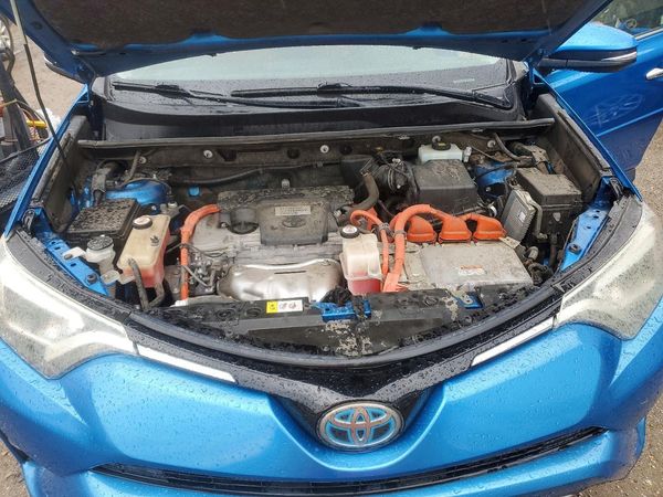 2018 TOYOTA RAV4 Ltd — Engine bay