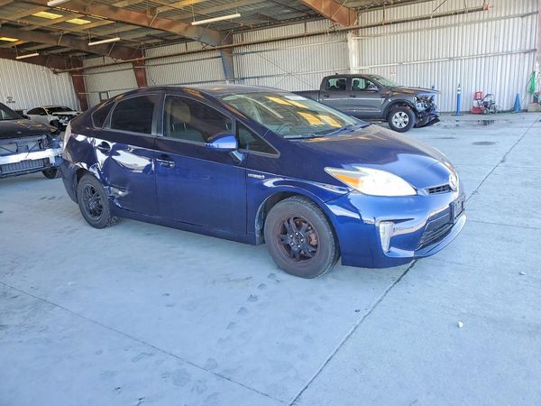 2013 TOYOTA PRIUS — Passenger 3/4