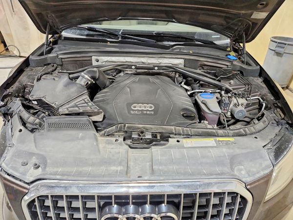 2014 AUDI Q5 — Engine bay