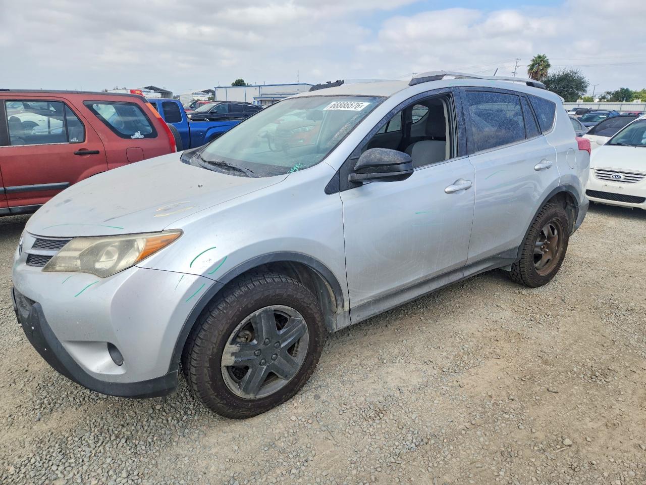 2013 TOYOTA RAV4 Standard — Front 3/4