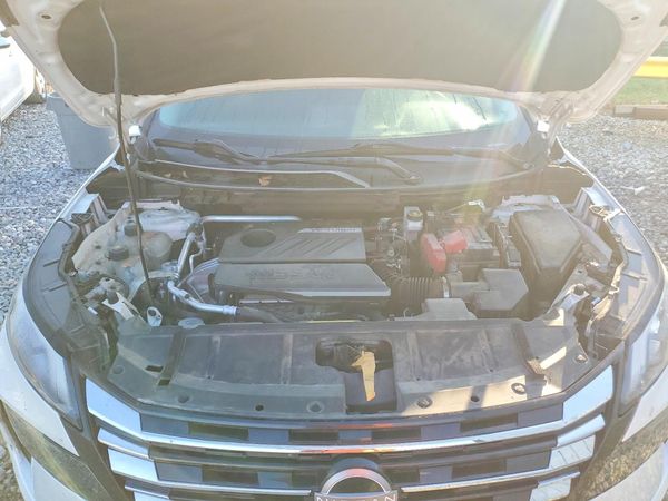 2024 NISSAN ROGUE SV — Engine bay