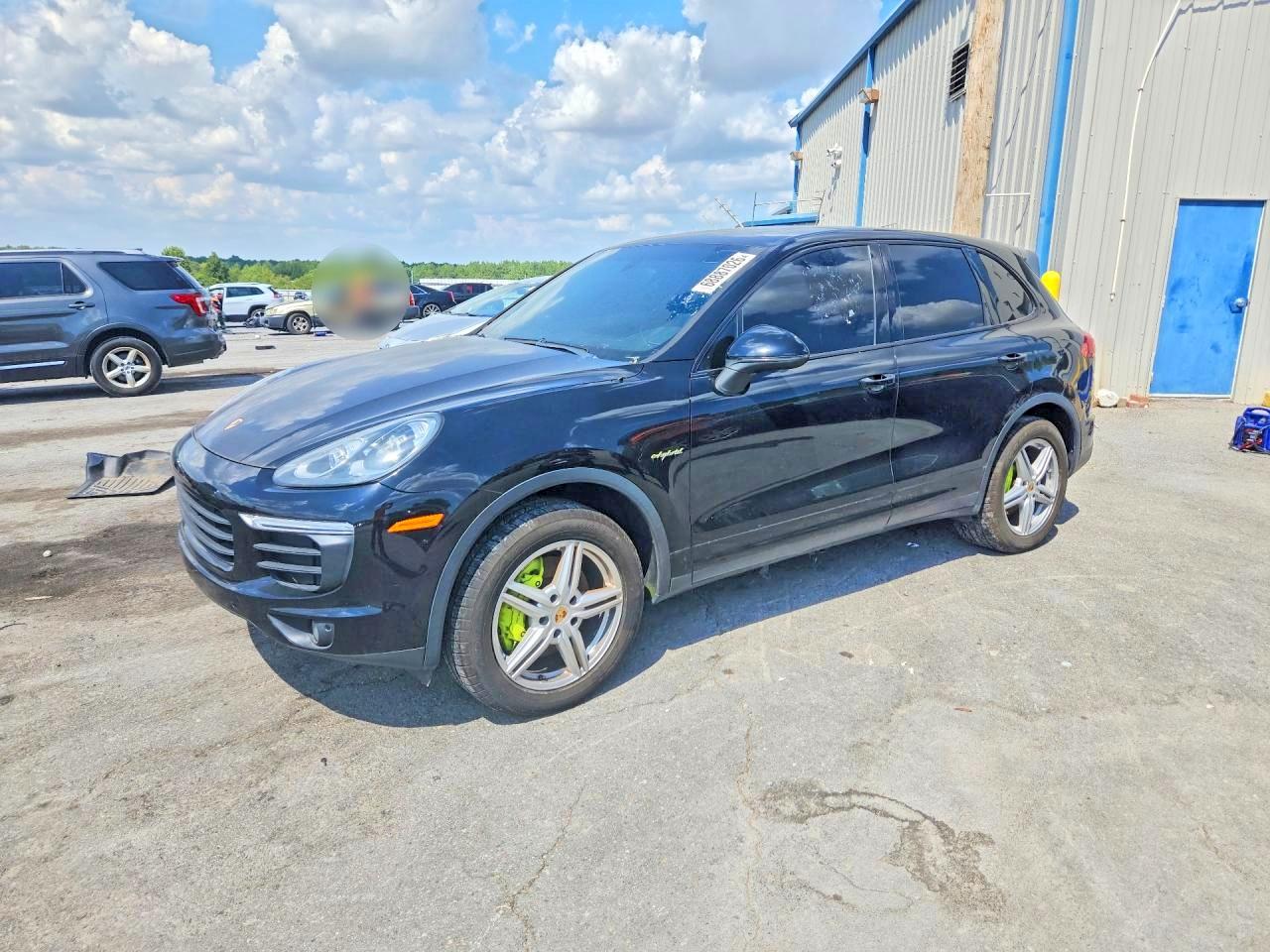 2016 PORSCHE CAYENNE E-Hybrid — Front 3/4