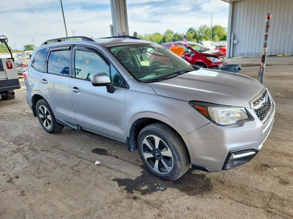 2018 SUBARU FORESTER Premium+CWP — Passenger 3/4