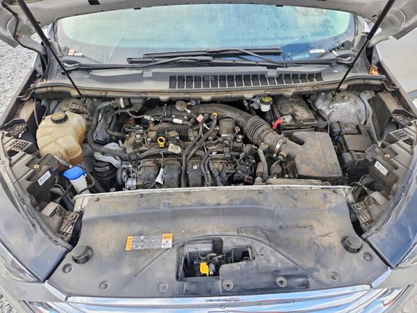 2022 FORD EDGE SEL — Engine bay