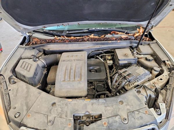 2012 CHEVROLET EQUINOX LTZ — Engine bay
