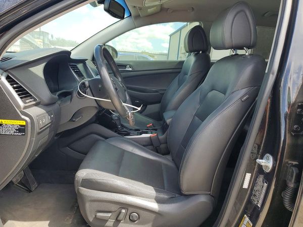 2017 HYUNDAI TUCSON — DENT