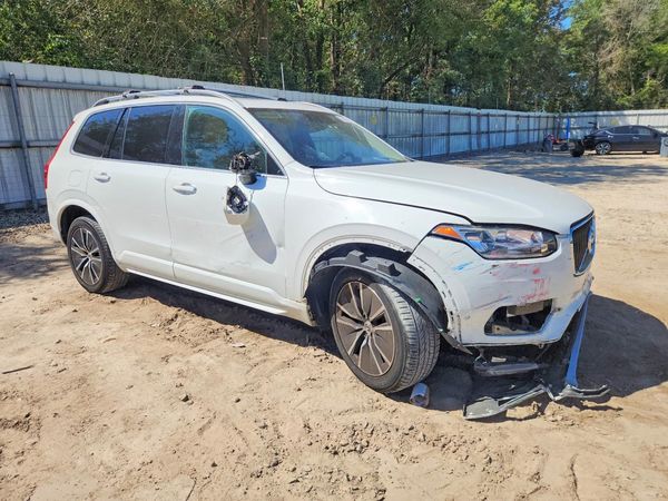 2016 VOLVO XC90 SV42 Momentum — Passenger 3/4