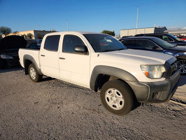 2014 TOYOTA TACOMA Delux Grade — Passenger 3/4