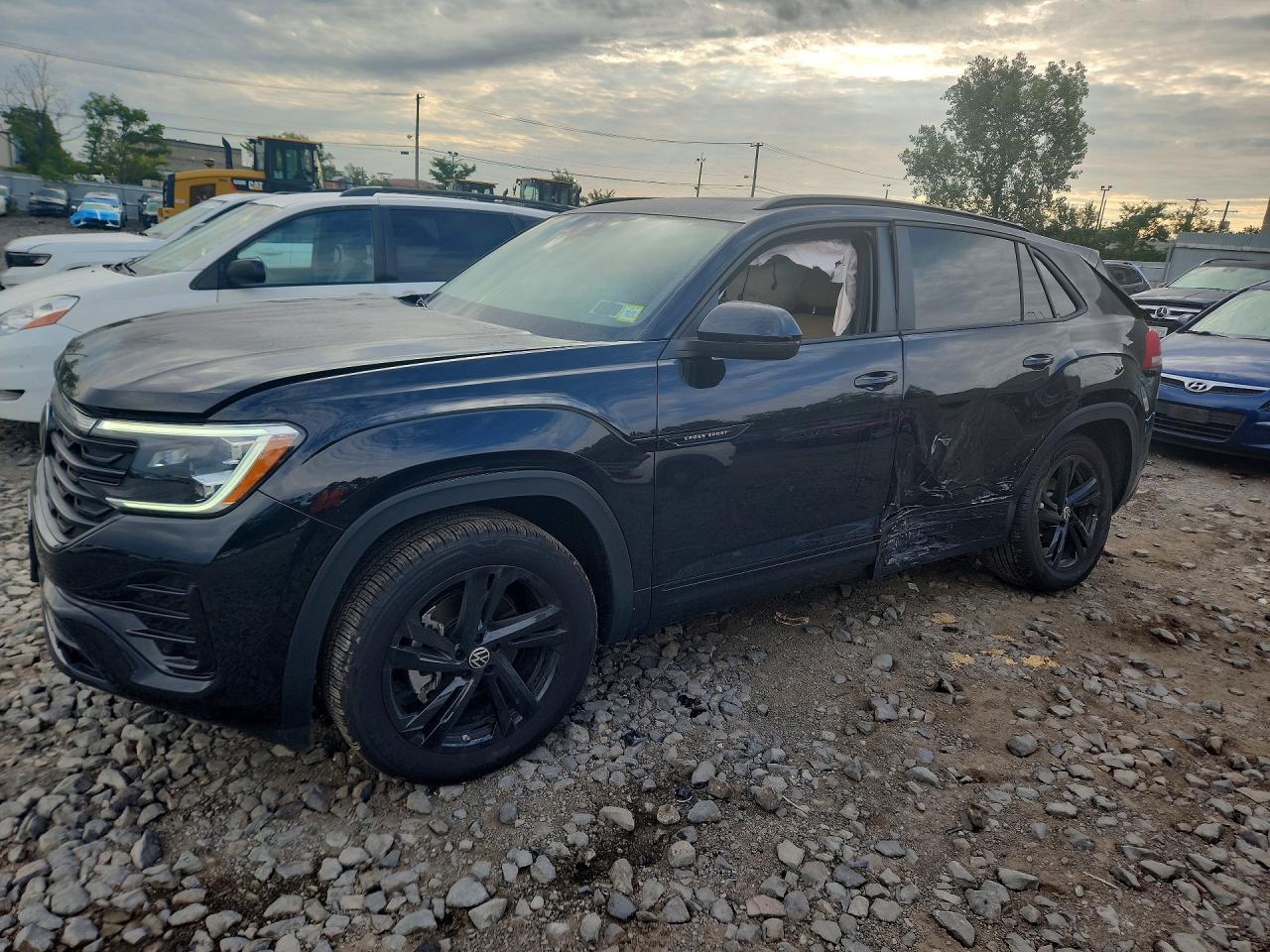 2026 VOLKSWAGEN ATLAS CROSS SPORT — Front 3/4