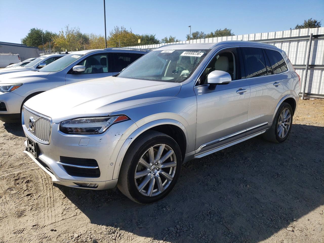 2016 VOLVO XC90 — Front 3/4
