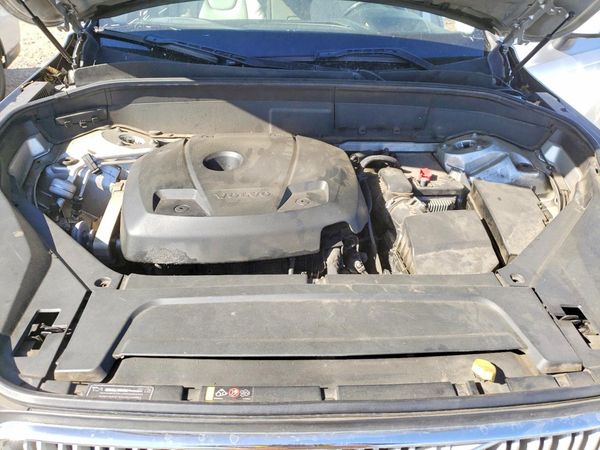 2016 VOLVO XC90 — Engine bay