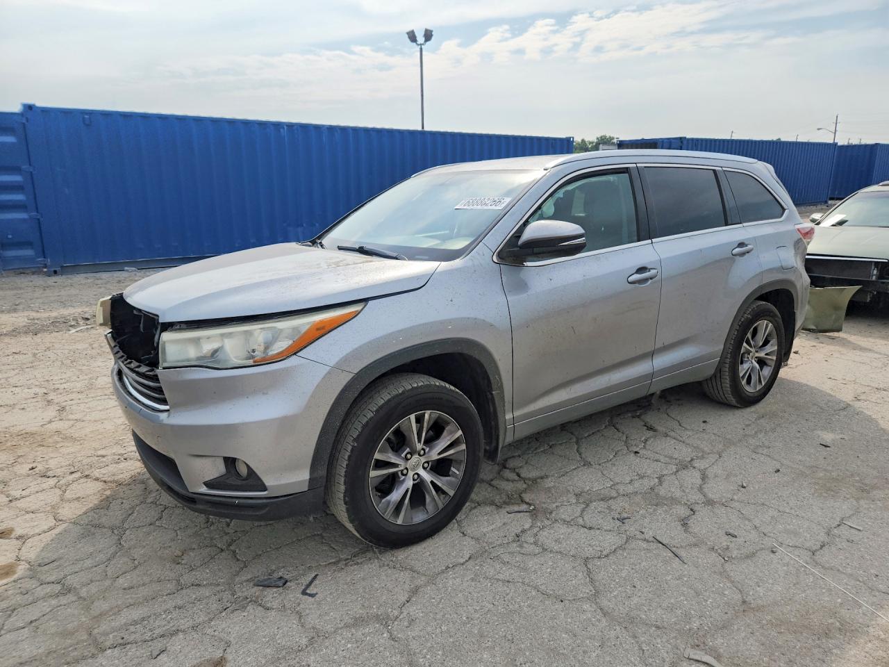 2015 TOYOTA HIGHLANDER — Front 3/4