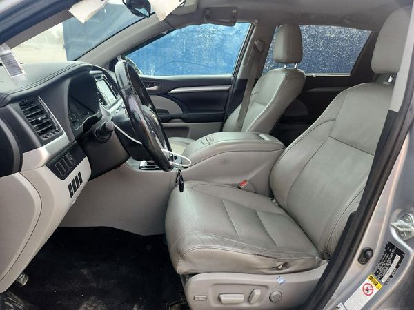 2015 TOYOTA HIGHLANDER — DENT