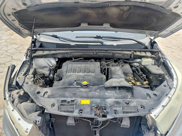 2015 TOYOTA HIGHLANDER — Engine bay