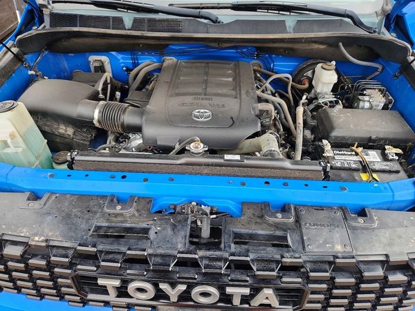 2019 TOYOTA TUNDRA — Engine bay