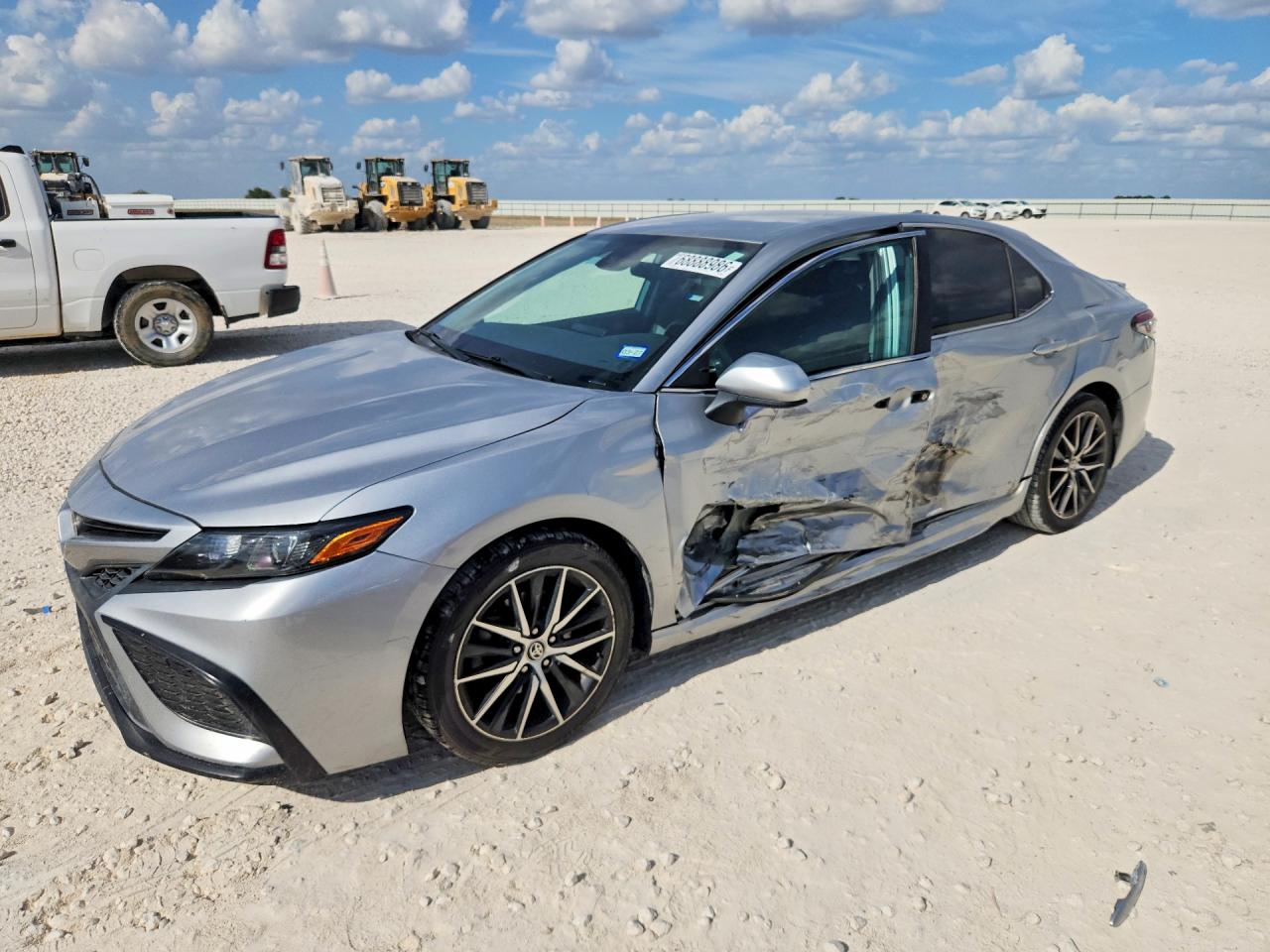 2021 TOYOTA CAMRY — Front 3/4