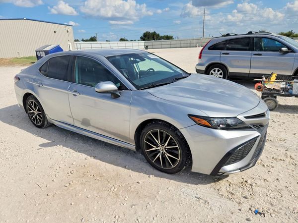 2021 TOYOTA CAMRY — Passenger 3/4