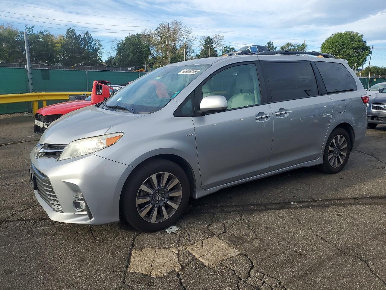 2018 TOYOTA SIENNA