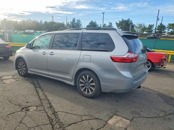 2018 TOYOTA SIENNA