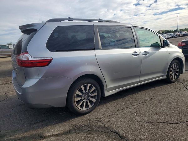 2018 TOYOTA SIENNA