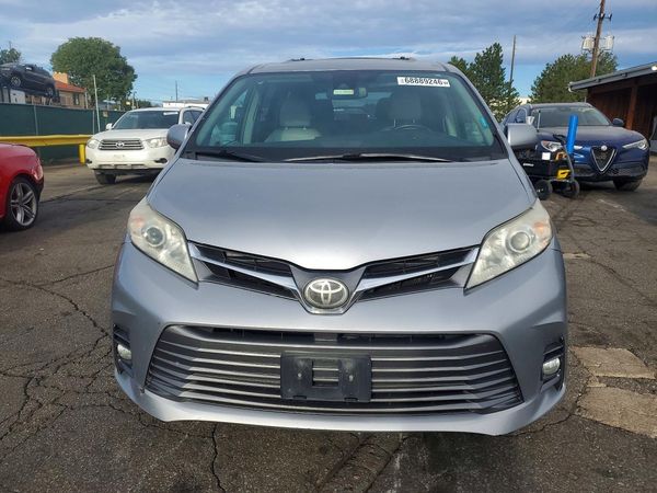 2018 TOYOTA SIENNA