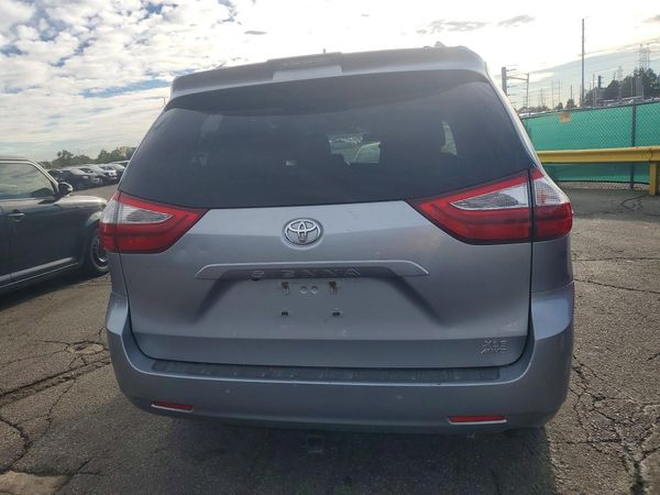2018 TOYOTA SIENNA