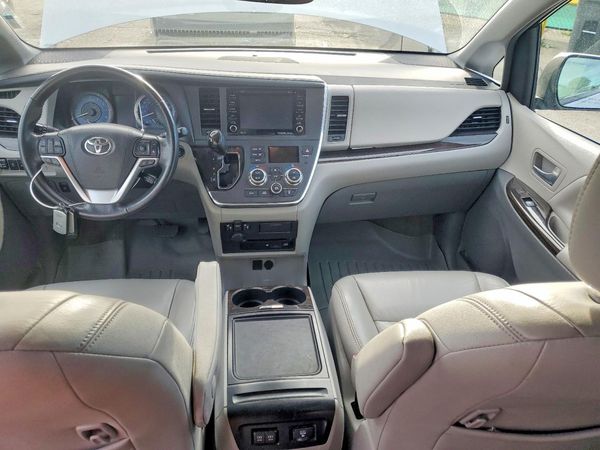 2018 TOYOTA SIENNA