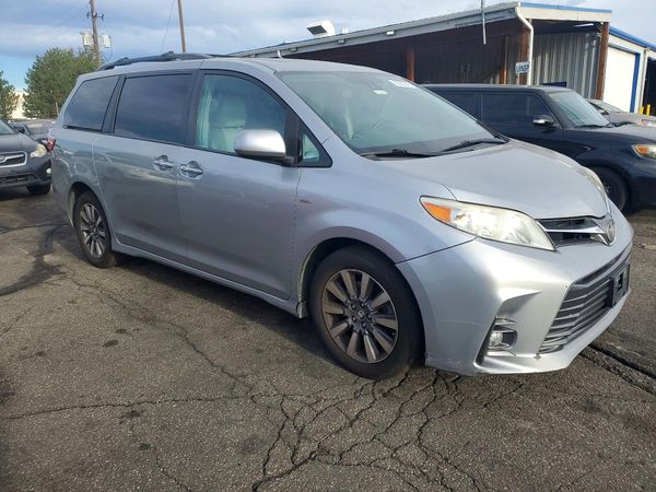 2018 TOYOTA SIENNA