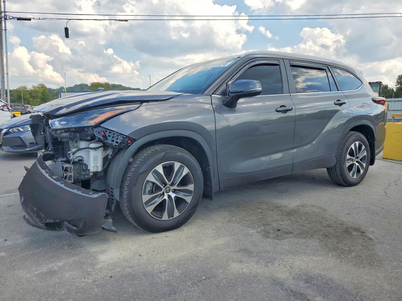 2024 TOYOTA HIGHLANDER — Front 3/4