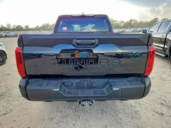 2026 TOYOTA TUNDRA SR