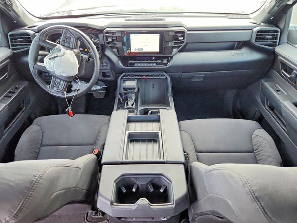 2026 TOYOTA TUNDRA SR