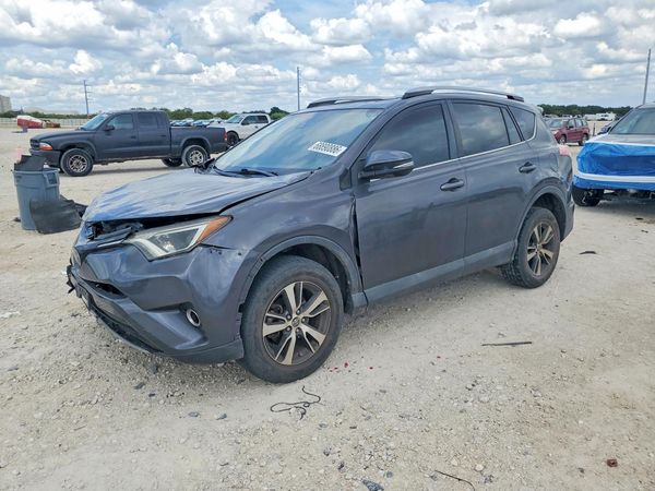 2017 TOYOTA RAV4 — Front 3/4