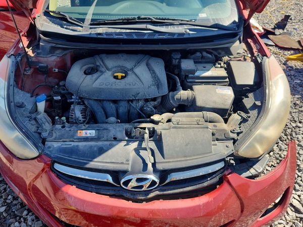 2012 HYUNDAI ELANTRA — Engine bay