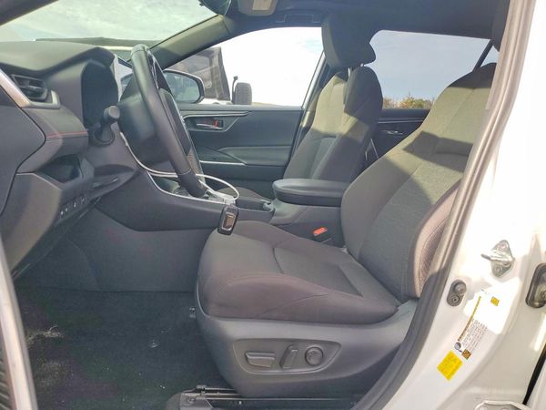 2023 TOYOTA RAV4 SE — DENT