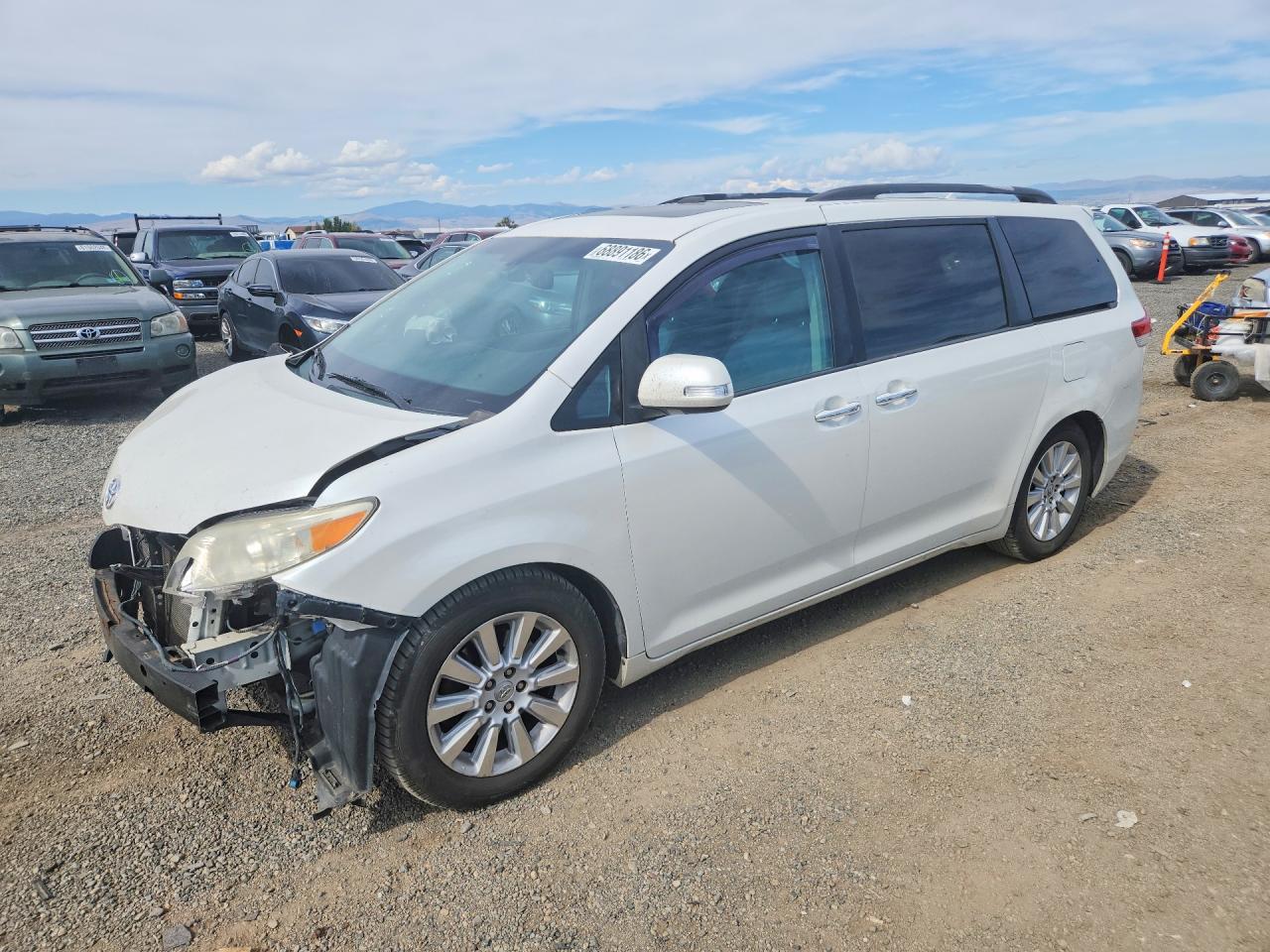 2013 TOYOTA SIENNA — Front 3/4
