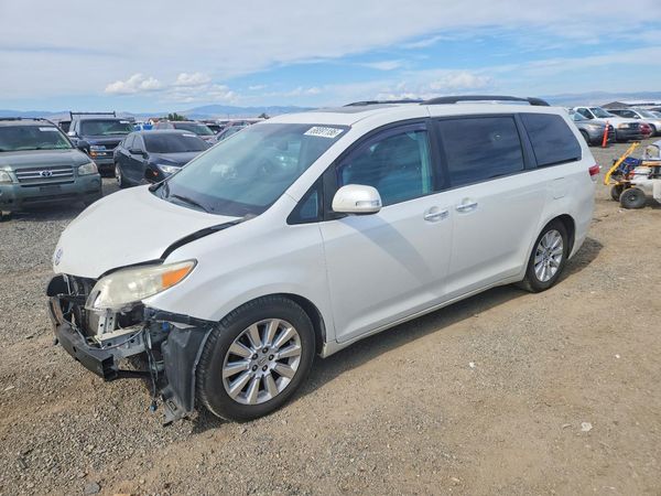 2013 TOYOTA SIENNA — Front 3/4