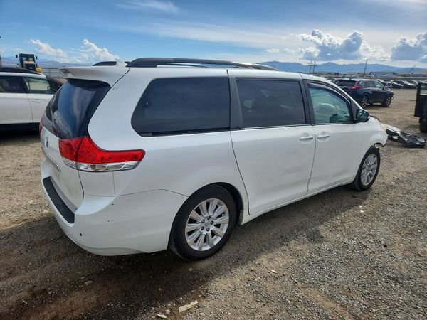 2013 TOYOTA SIENNA — PSRA
